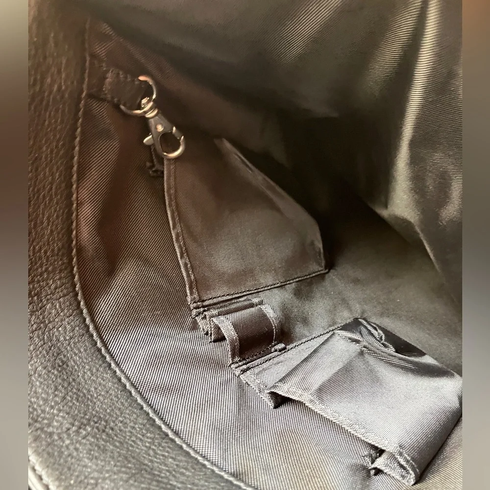 Osgoode Marley Black Leather Vertical Crossbody Messenger Computer Commuter Bag